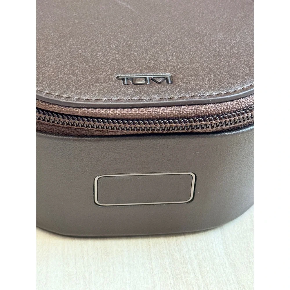 NWOT Tumi 4.25